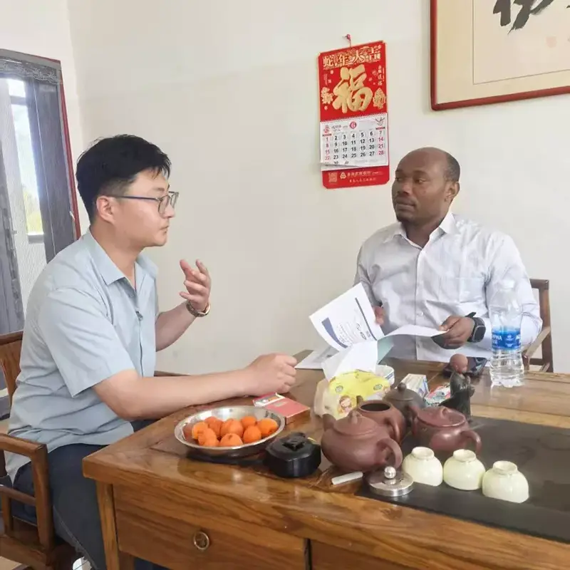 I clienti africani hanno visitato Liweiyuan per espandere congiuntamente il mercato della struttura in acciaio africano