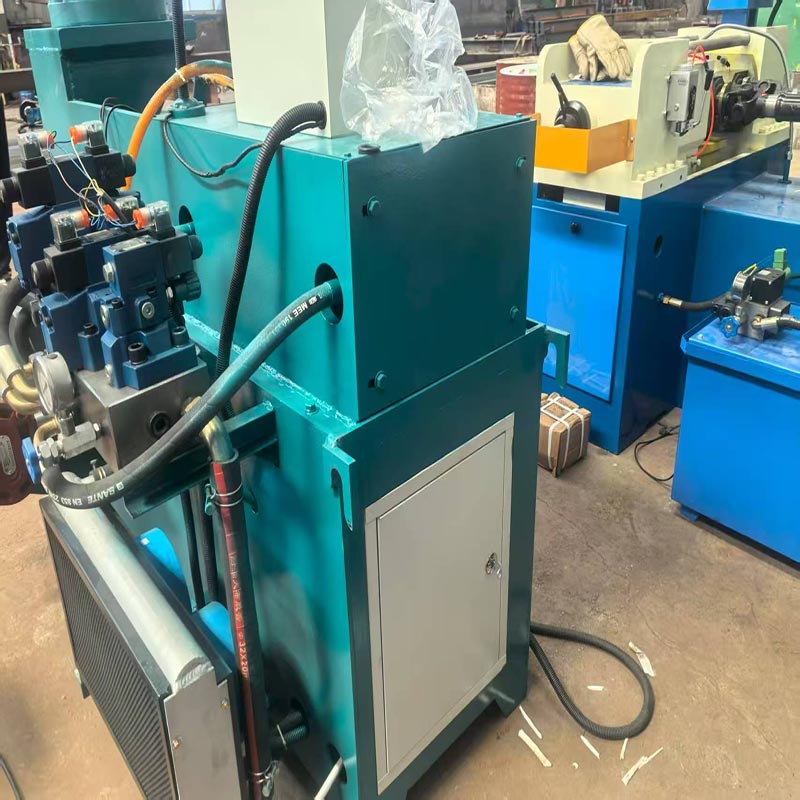 Notizie su nuove attrezzature per il rolling thread