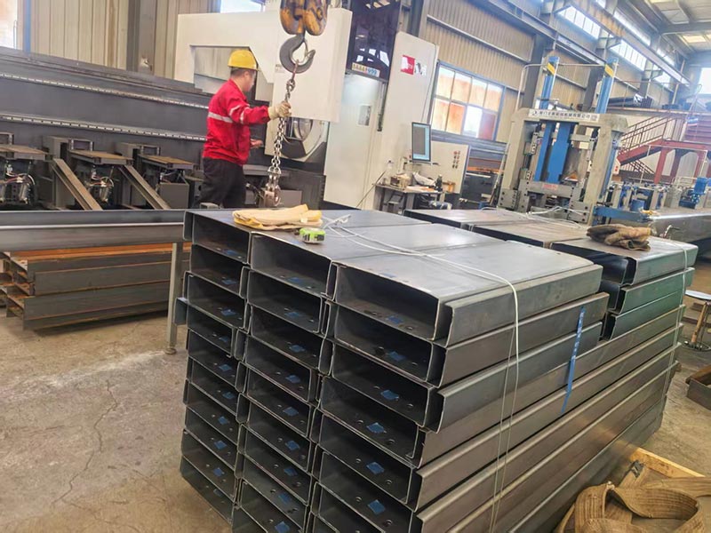 Liweiyuan Steel Structure Co., Ltd. completa con successo l'ordine di produzione di arcarecci in acciaio a forma di C personalizzati per il cliente di Guam