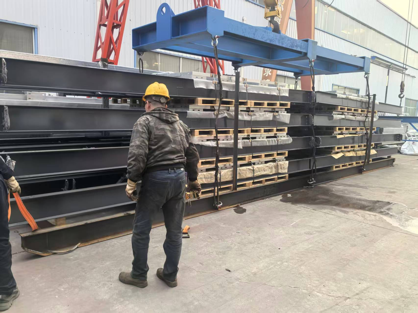 Liweiyuan Steel Structure spedisce con successo prodotti per strutture in acciaio personalizzati per un cliente norvegese